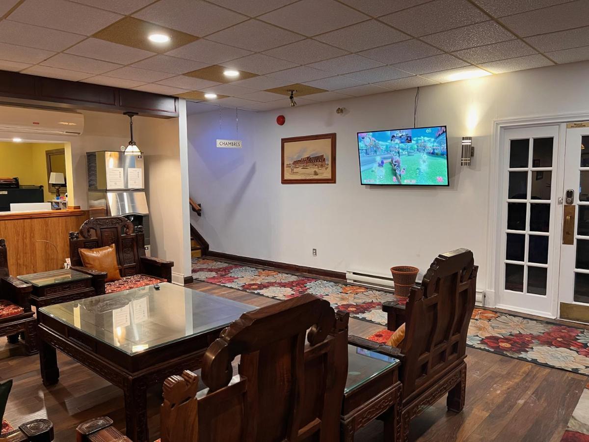 Hotel Cowansville 3*