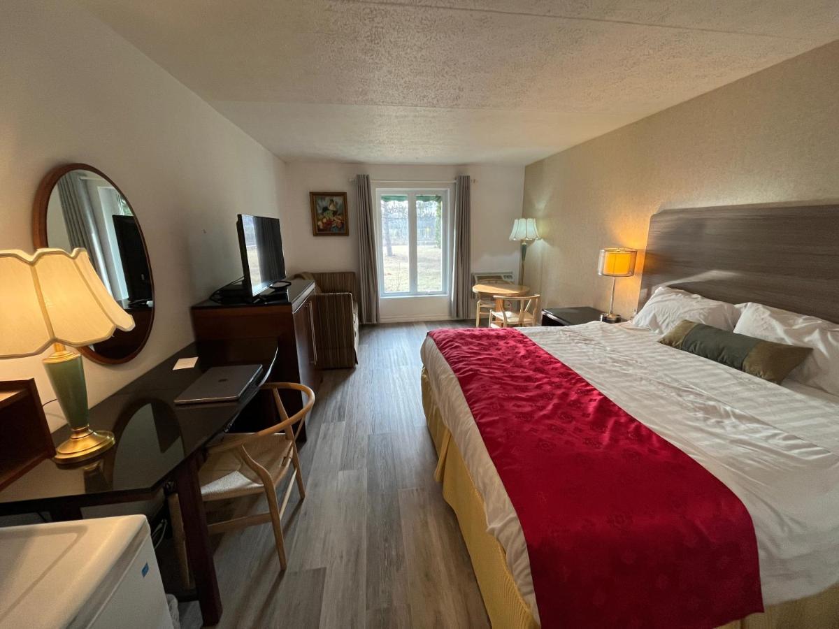 Hotel Cowansville Inn 3*