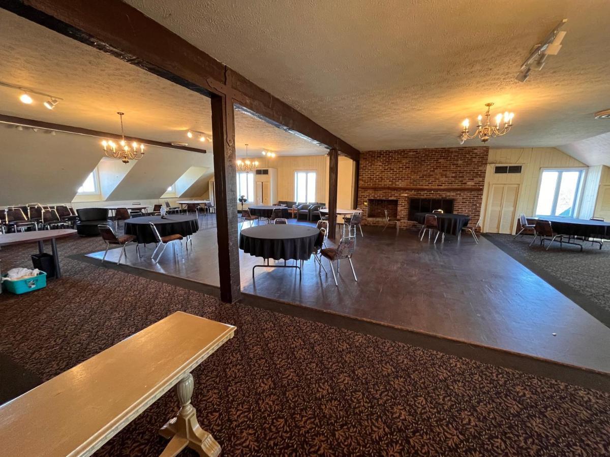 Hotel Cowansville Inn 3*