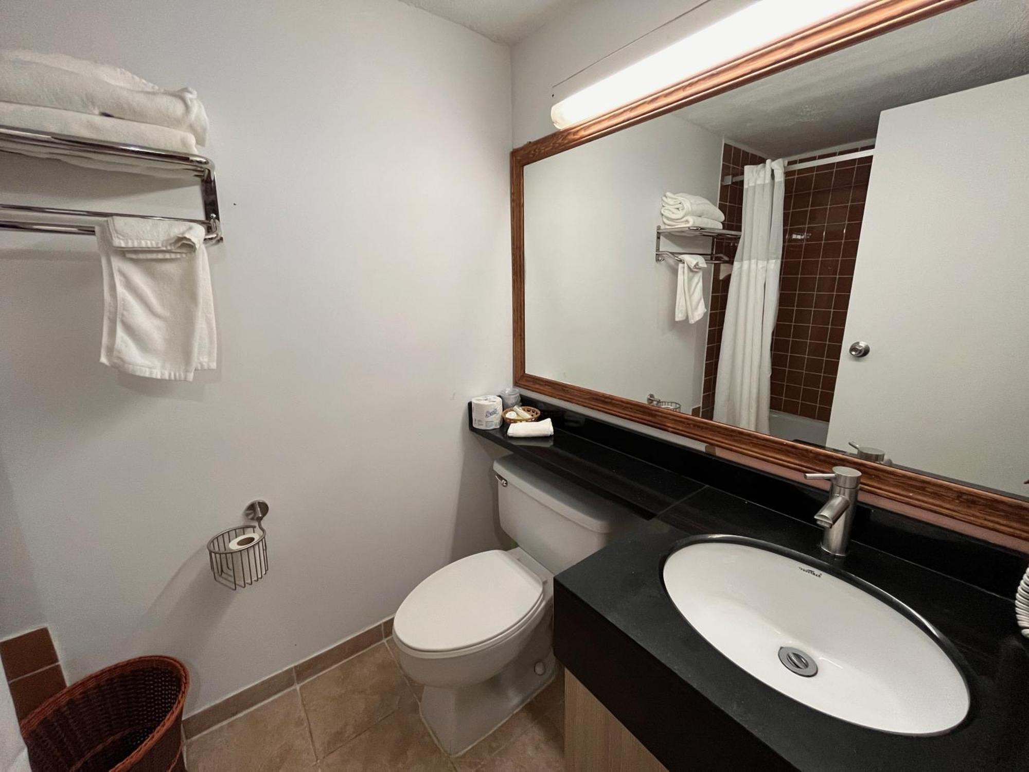 Inn Hotel Cowansville Cowansville