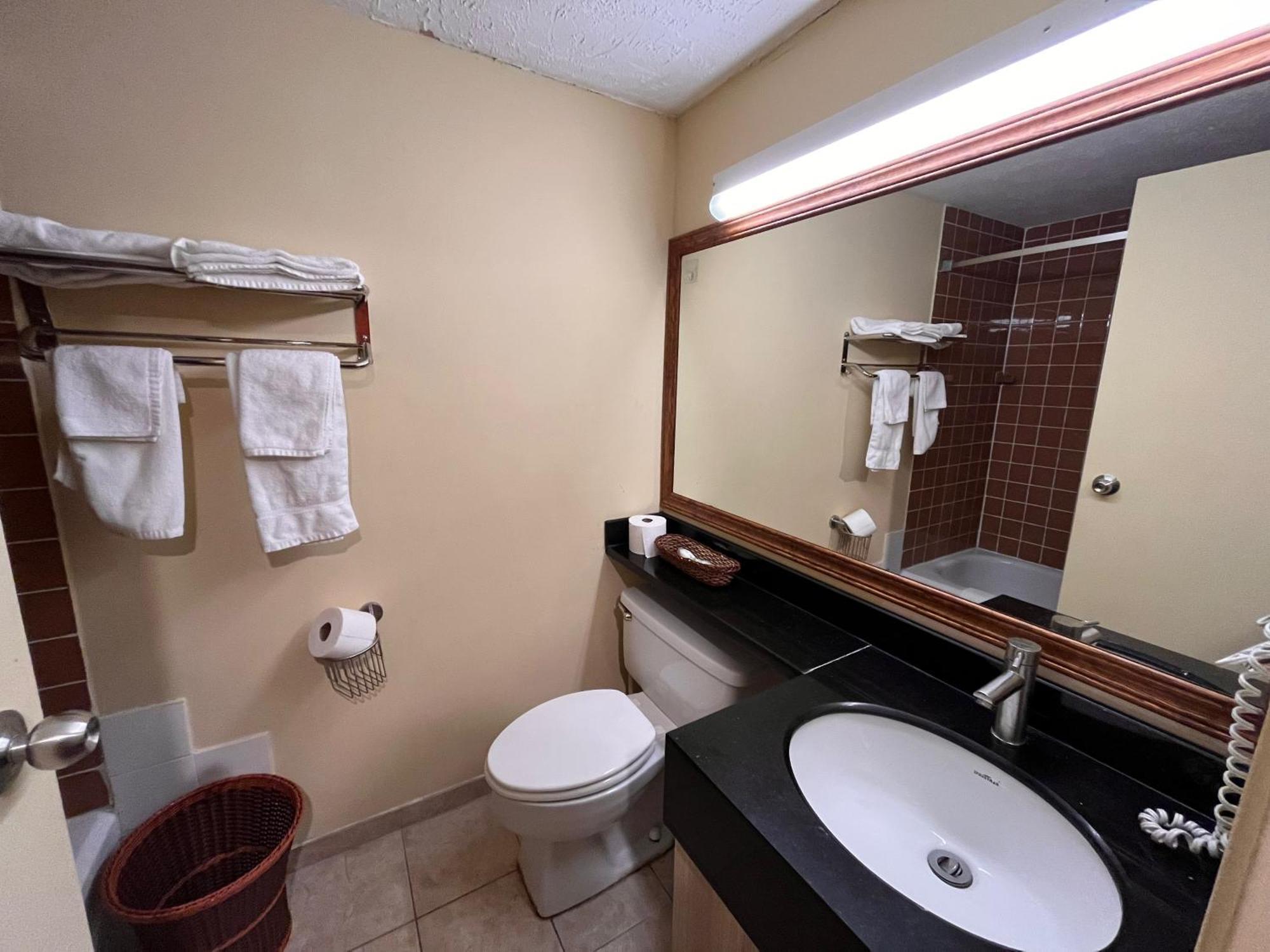 Hotel Cowansville 3*